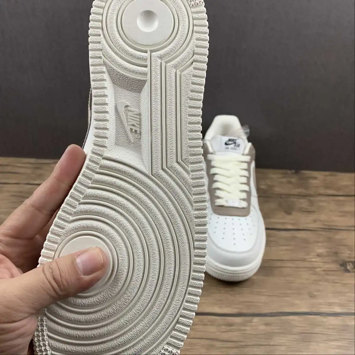 AF1 Beige - Imagen 2