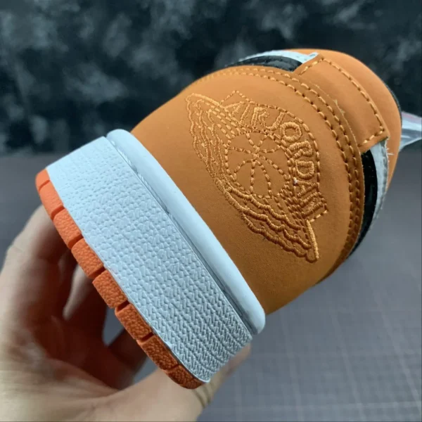 AJ-1-Orange-Low-2.webp AJ 1 Orange Low