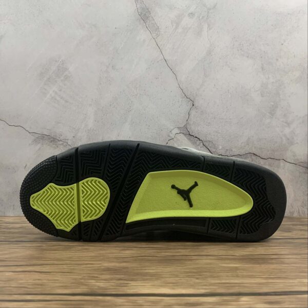 AJ 4 Fluor