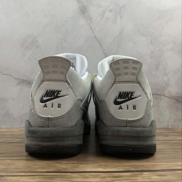 AJ 4 Fluor
