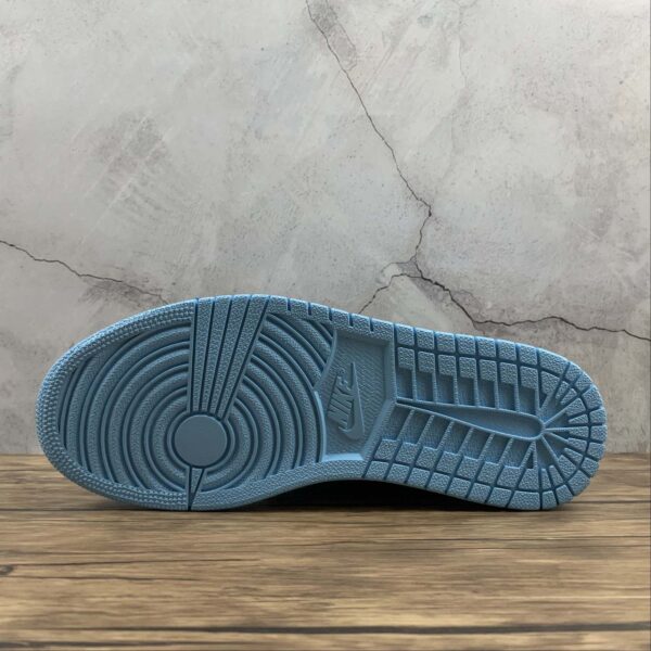 AJ1-Charol-Blue-1.jpg AJ1 Charol Blue