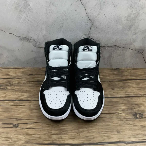 AJ1-Leather-Panda-3.webp AJ1 Leather Panda