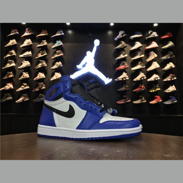 AJ1 Royal
