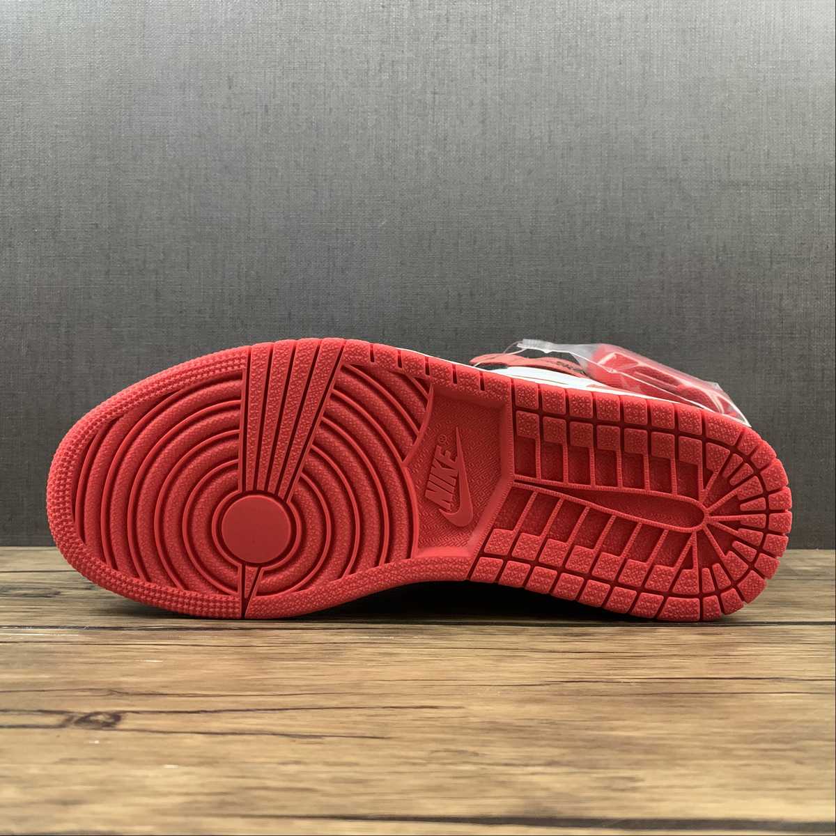 AJ1 Soft Red - Imagen 2