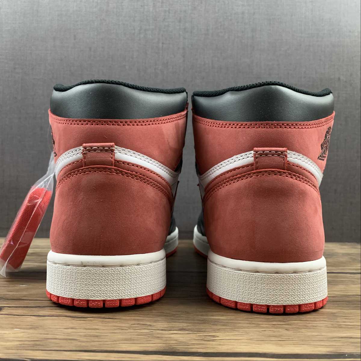 AJ1 Soft Red - Imagen 4