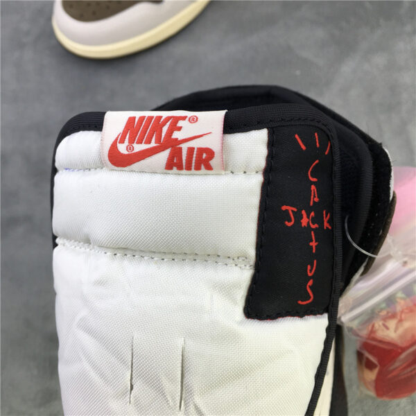 AJ1 Travis