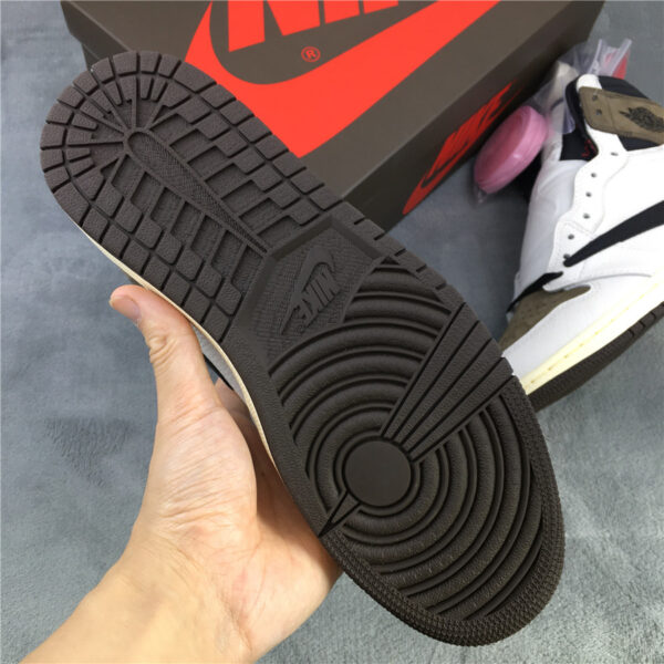AJ1 Travis