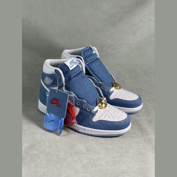 AJ1 University Blue