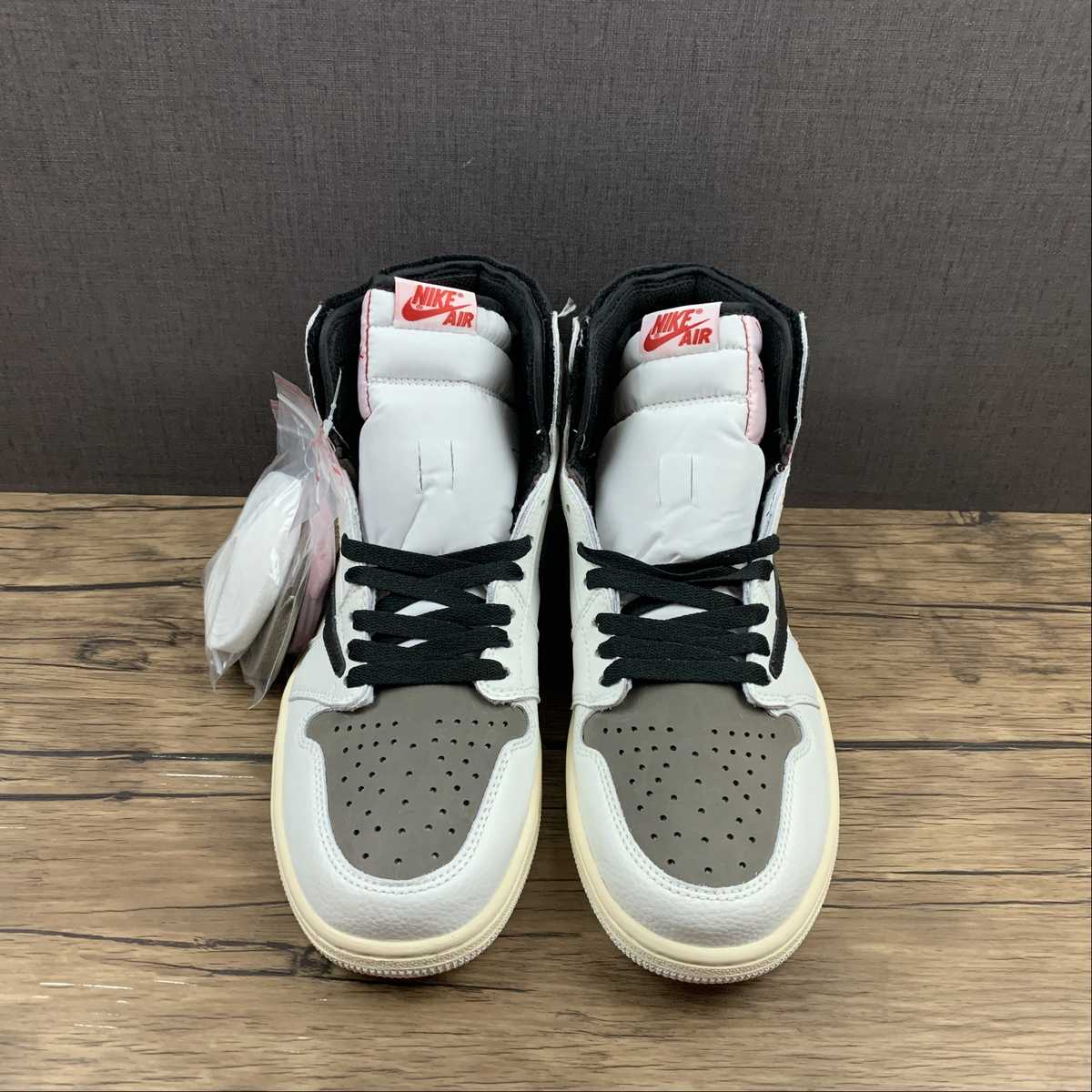 AJ1 White Travis - Imagen 3