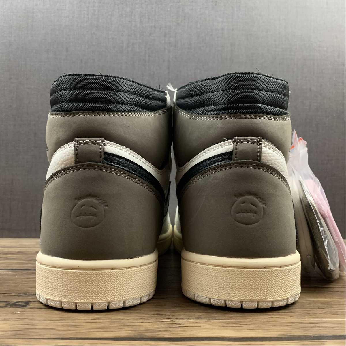 AJ1 White Travis - Imagen 4