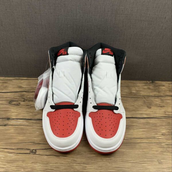 AJ1 White University