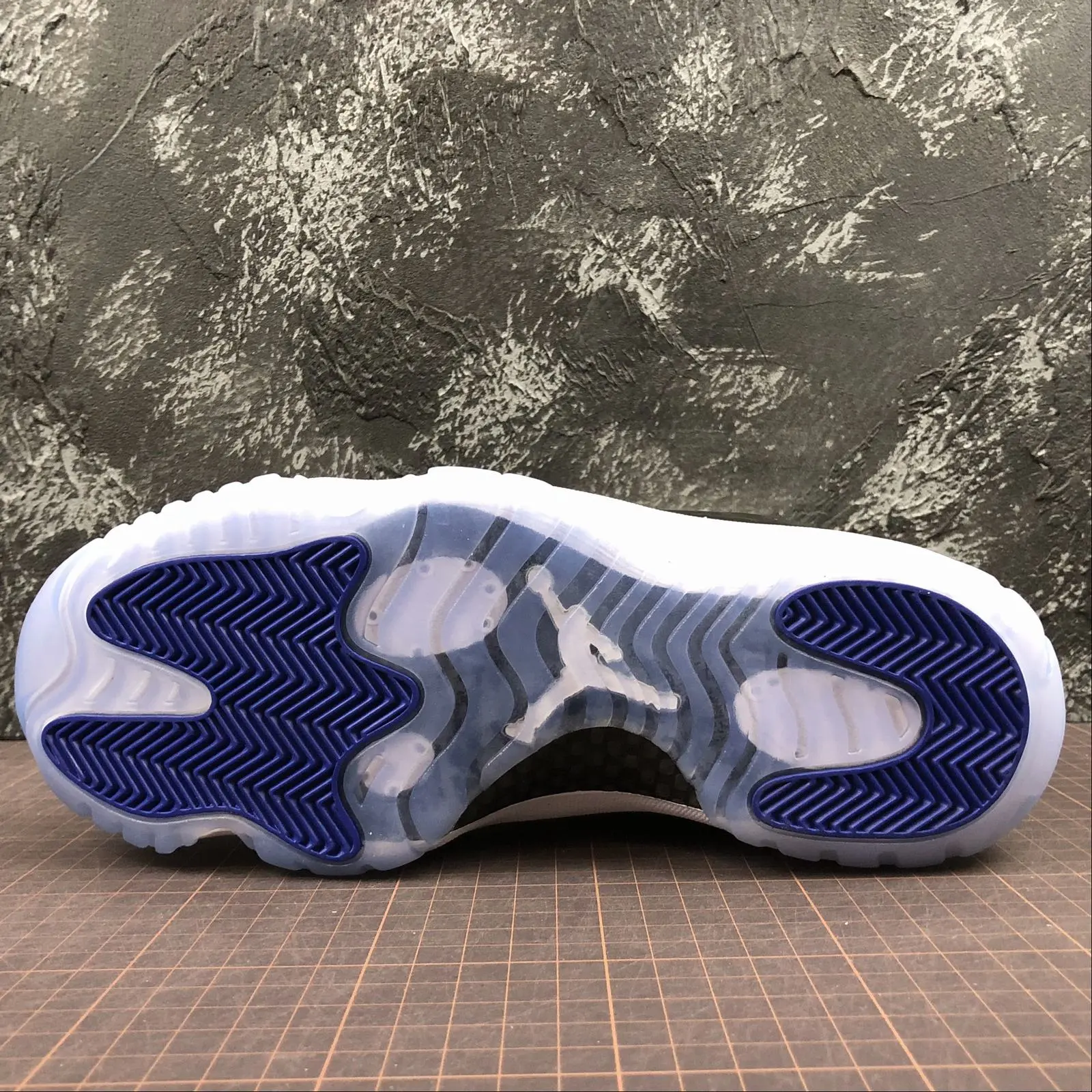 AJ11 Concord - Imagen 4