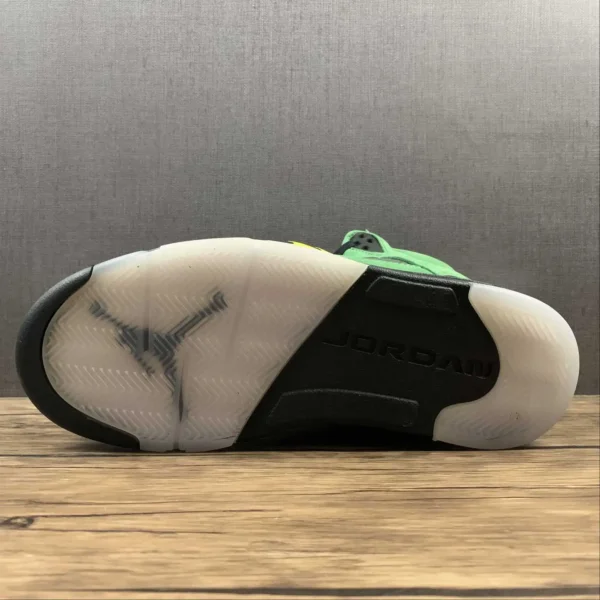AJ5-Apple-Green-4.webp AJ5 Apple Green
