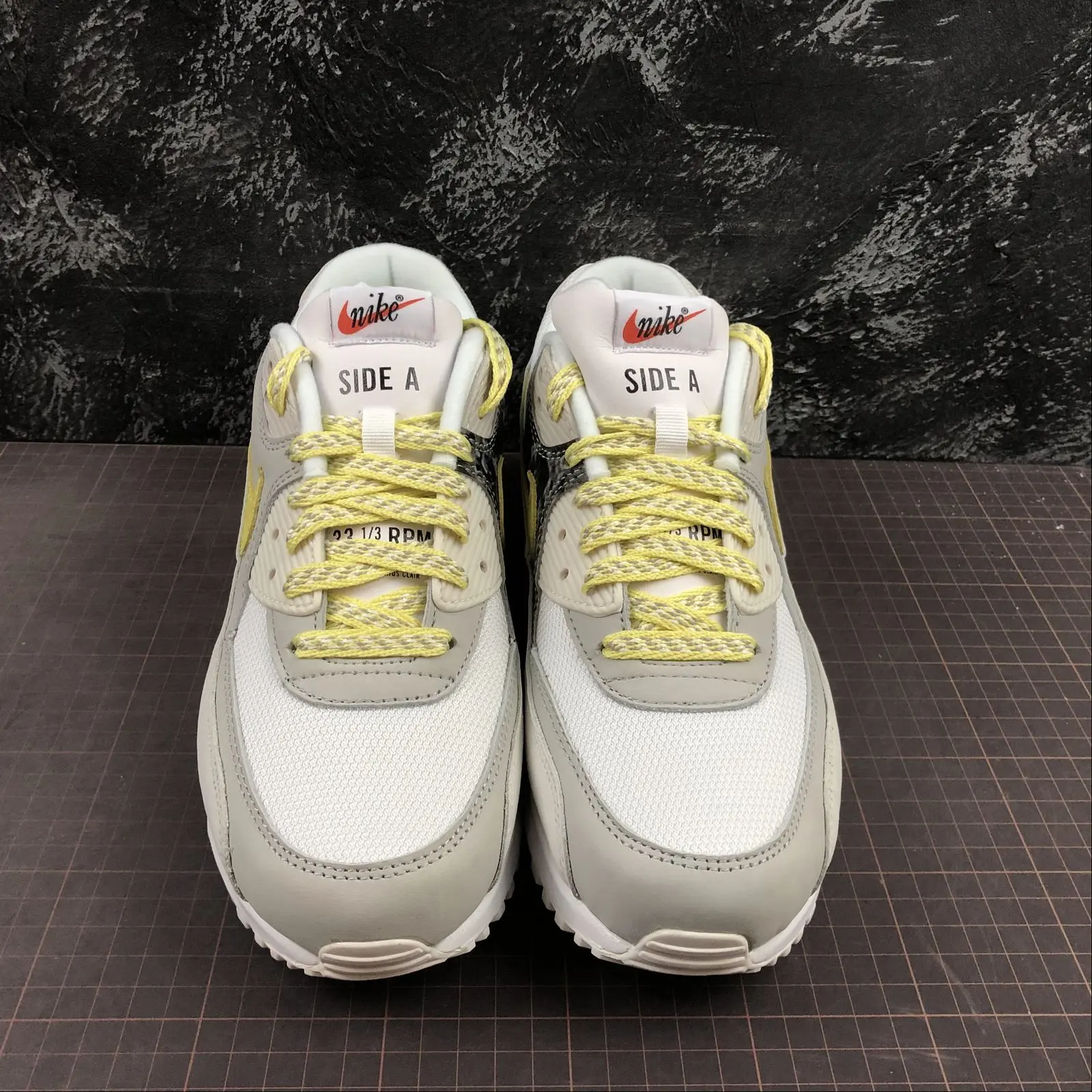 Air Max 90 Grey Volt - Imagen 3