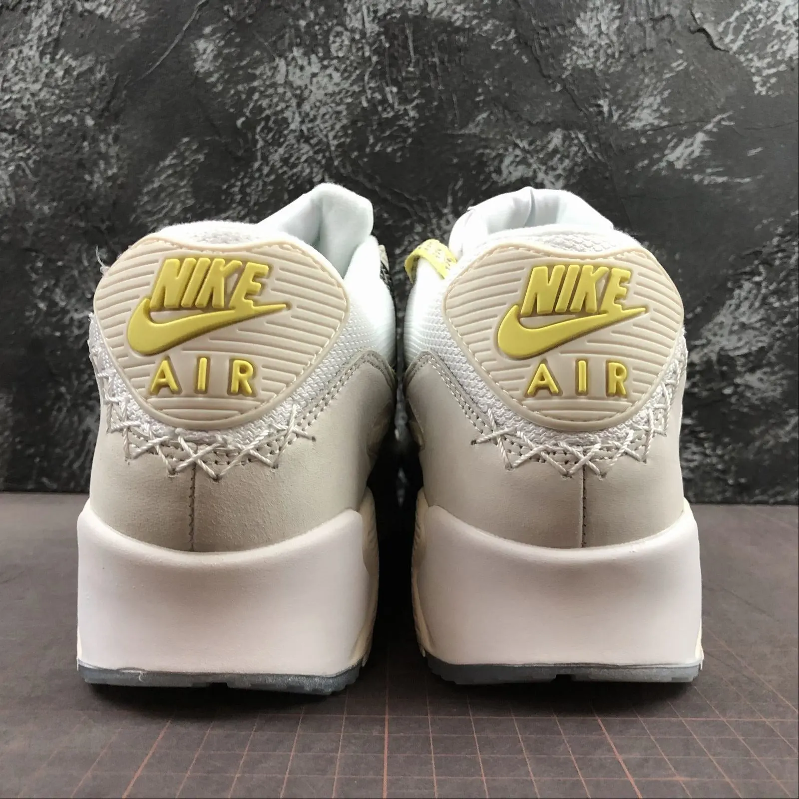 Air Max 90 Grey Volt - Imagen 4