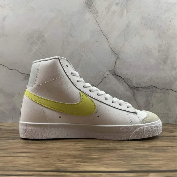 Blazer-Classic-Yellow-3.webp Blazer Classic Yellow