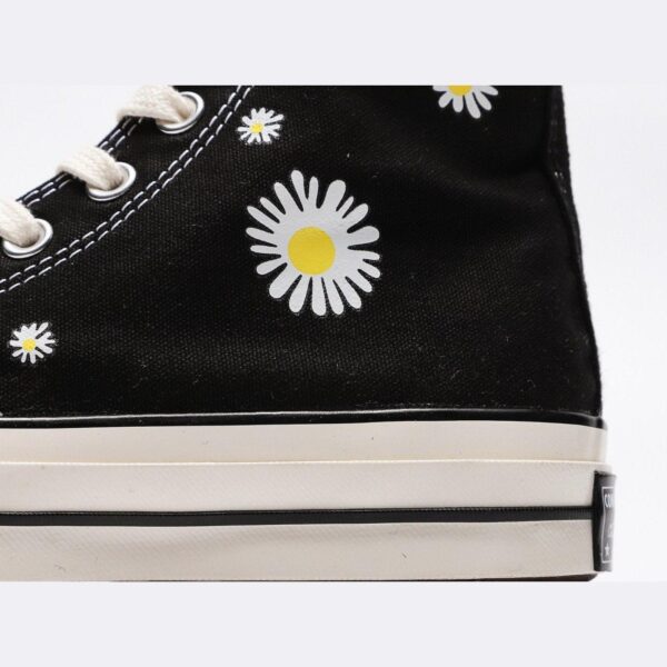 CONV3RS3-Daisy-flower3.jpg CONV3RS3 Daisy flower