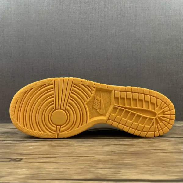 NK-Dunk-Orange-_-White-Gold-2.webp NK Dunk Orange & White-Gold