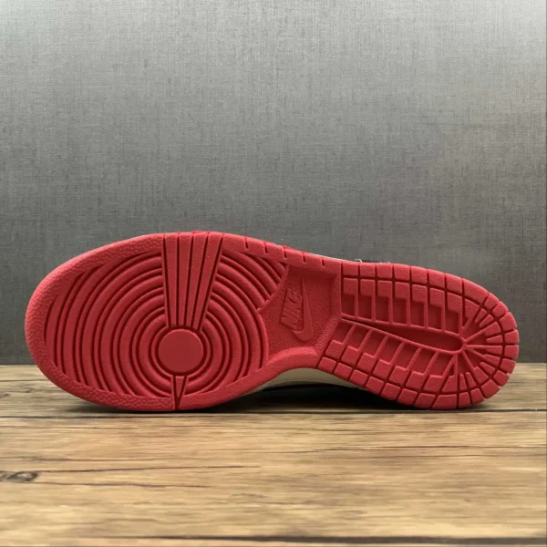 NK-SB-Dunk-Black-_-Red-2.webp NK SB Dunk Black and Red