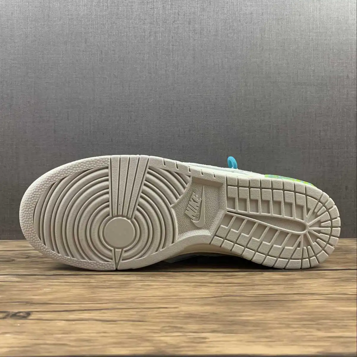 NK SB Dunk Grey and White - Imagen 2
