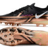 Nike-Phantom-GT-Elite-AG-PRO-negro-blanco-dorado-y-rosa-2.jpeg Nike Phantom GT Elite AG-PRO negro, blanco, dorado y rosa.
