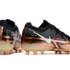Nike-Phantom-GT-Elite-AG-PRO-negro-blanco-dorado-y-rosa-3.jpeg Nike Phantom GT Elite AG-PRO negro, blanco, dorado y rosa.