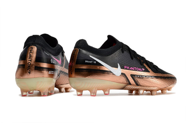 Nike-Phantom-GT-Elite-AG-PRO-negro-blanco-dorado-y-rosa-3.jpeg Nike Phantom GT Elite AG-PRO negro, blanco, dorado y rosa.