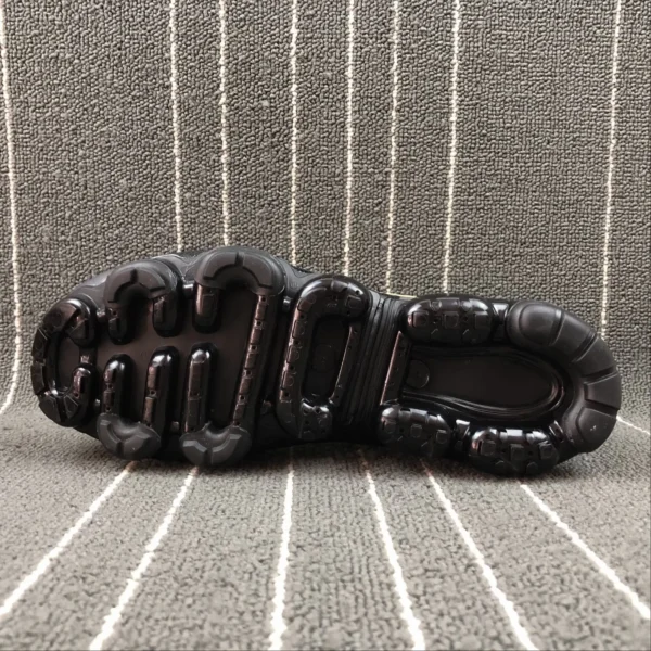 VAPORMAX-FLYKNIT-Black-Golden-2.webp VAPORMAX FLYKNIT Black Golden