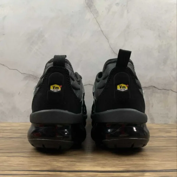 VAPORMAX-PLUS-Black-4.webp VAPORMAX PLUS Black