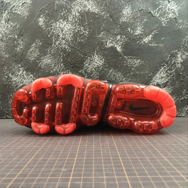VAPORMAX-PLUS-Black-Red-2.webp VAPORMAX PLUS Black Red