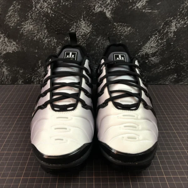 VAPORMAX-PLUS-Degraded-Black-3.webp VAPORMAX PLUS Degraded Black