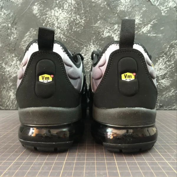 VAPORMAX-PLUS-Grey-White-4.webp VAPORMAX PLUS Grey White