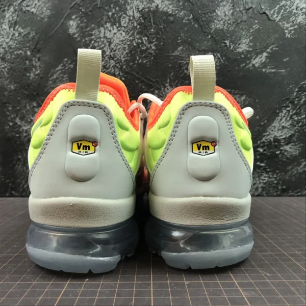 VAPORMAX-PLUS-Orange-4.webp VAPORMAX PLUS Orange