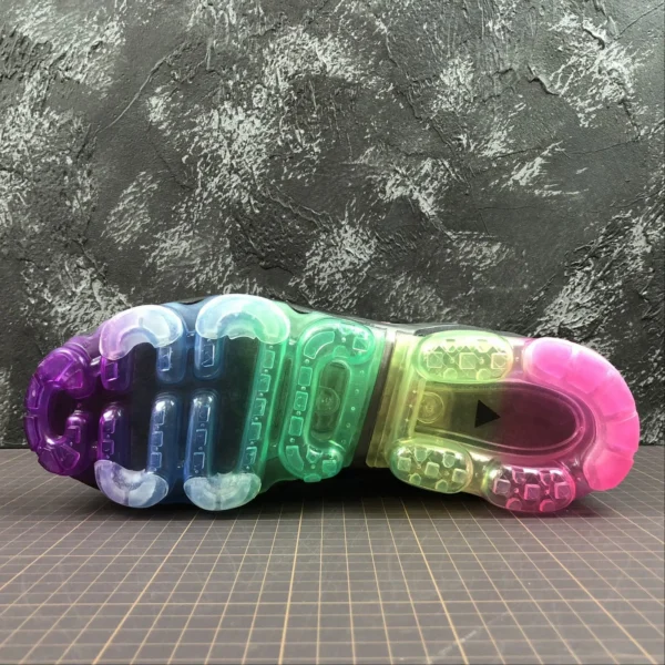 VAPORMAX-PLUS-Pink-2.webp VAPORMAX PLUS Pink