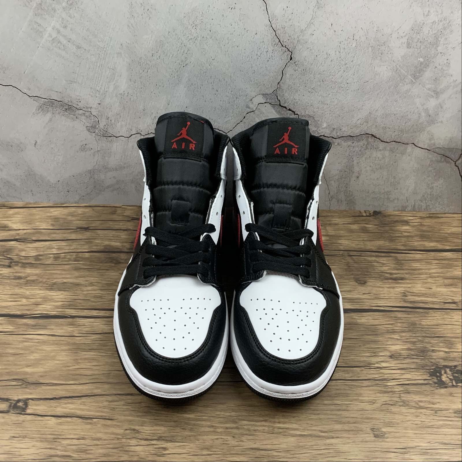 AJ1 White Red Logo - Imagen 3