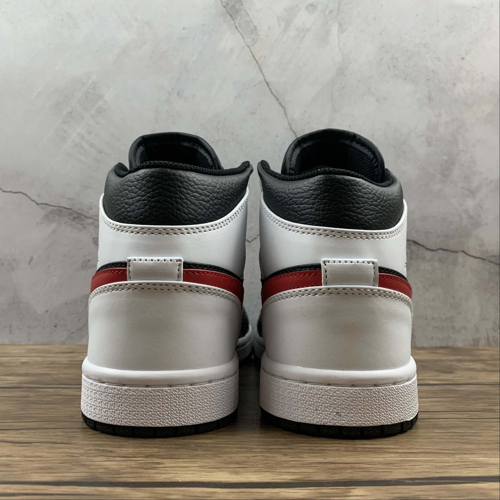 AJ1 White Red Logo - Imagen 4