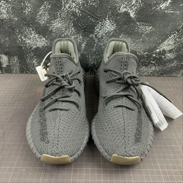 Y33zy-350-Black-Star-2-1.webp Y33zy 350 Black Star