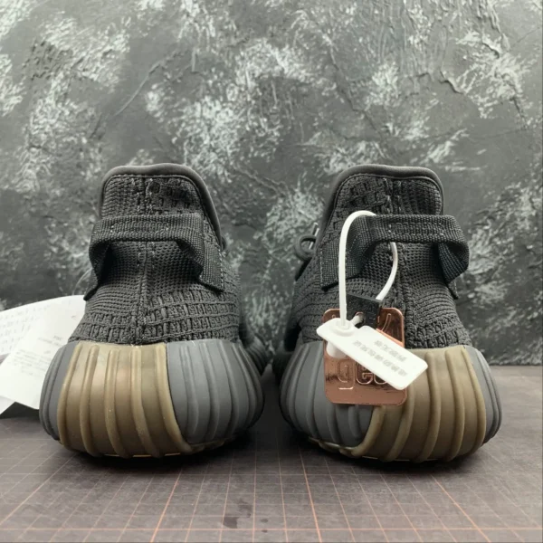 Y33zy-350-Black-Star-3-1.webp Y33zy 350 Black Star