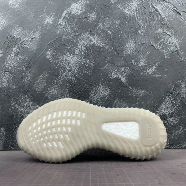 Y33zy-350-New-Grey-4.webp Y33zy 350 New Grey