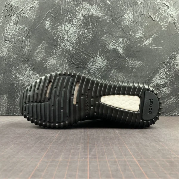 Y33zy-350-Pirblk-2.webp Y33zy 350 Pirblk