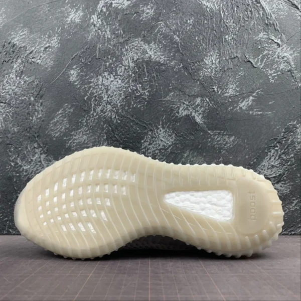 Y33zy-350-V2-Tailgt-3.webp Y33zy 350 V2 Tailgt