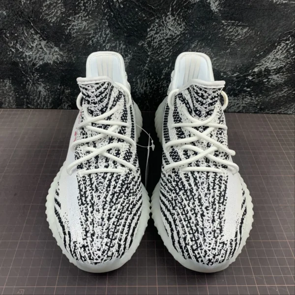 Y33zy-350-V2-Zebra-3.webp Y33zy 350 V2 Zebra