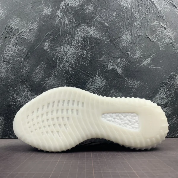 Y33zy-350-V2-Zebra-4.webp Y33zy 350 V2 Zebra