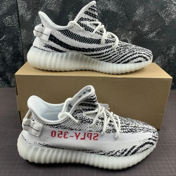 Y33zy-350-V2-Zebra1.webp Y33zy 350 V2 Zebra