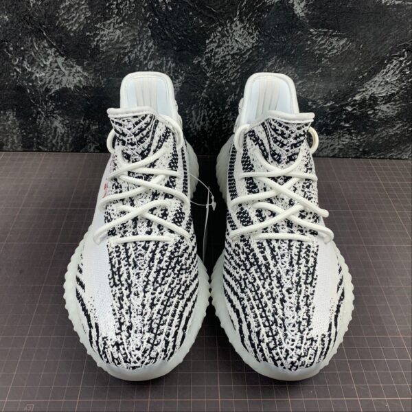 Y33zy-350-V2-Zebra3.jpg Y33zy 350 V2 Zebra