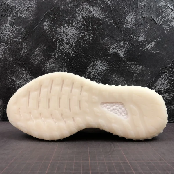 Y33zy-350-V3-Light-White-4.webp Y33zy 350 V3 Light White