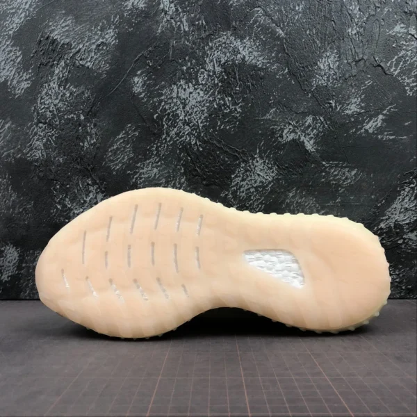 Y33zy-350-V3-Light-Yellow-4.webp Y33zy 350 V3 Light Yellow