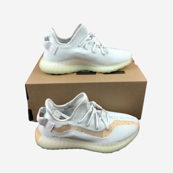 Y33zy-350-V3-Static-1.png Y33zy 350 V3 Static